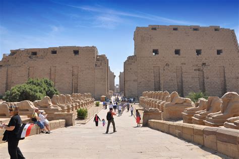 การรื้อฟื้นวิหารAmun-Ra ณ Karnak: ศาสนา อำนาจ และการเมือง ในสมัยราชวงศ์ที่สิบแปดของอียิปต์